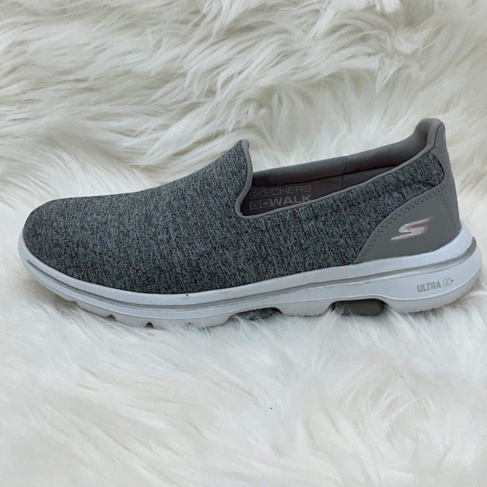 Skechers Women’s GO Walk 5-Honor - size: 6.5 - NEW